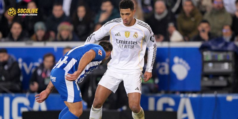 Dàn hỏa lực hạng nặng của Kền Kền Trắng quyết tâm dội "mưa gôn" vào lưới đối thủ chiếu dưới để bảo vệ ngai vàng